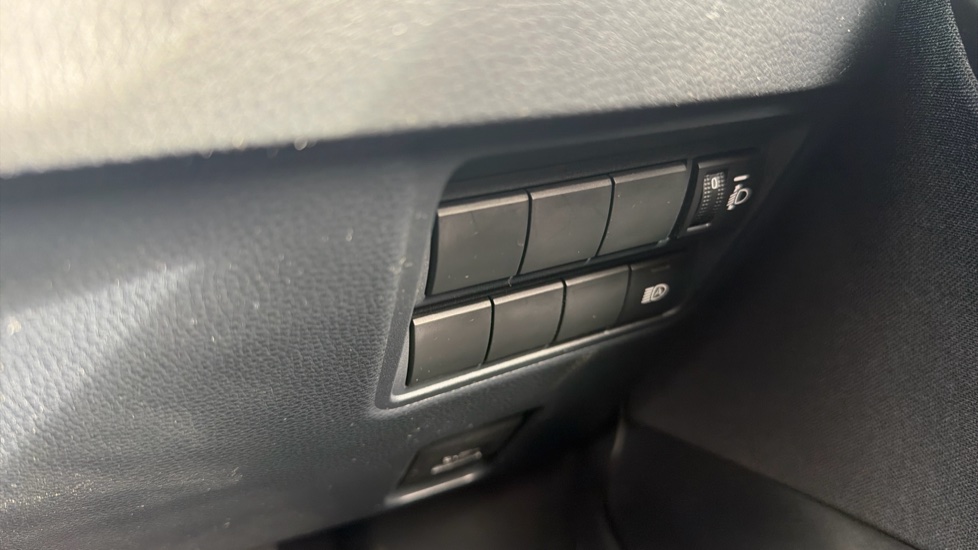 Mazda 2 Hybrid 1.5i Hybrid Homura 5dr CVT Hybrid Hatchback - Image 22
