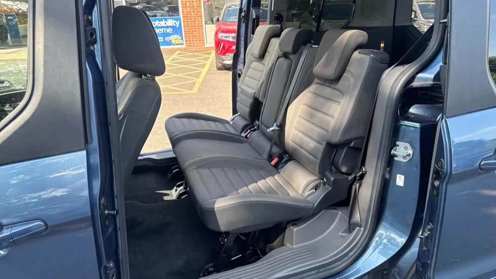 Ford Tourneo Connect 1.5 EcoBlue 120 Titanium 5dr Powershift Diesel Estate - Image 16