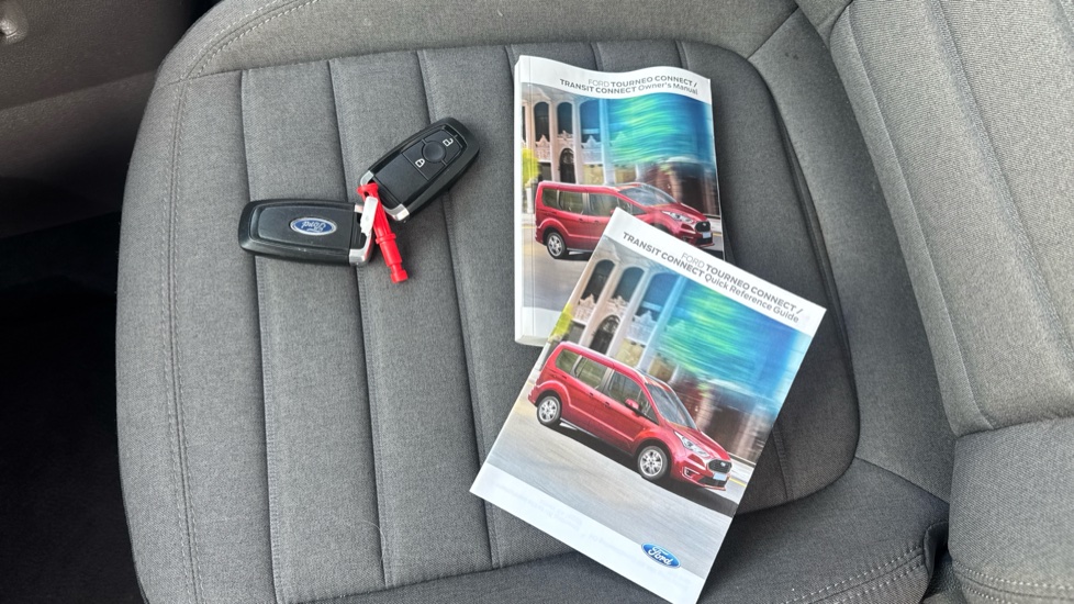 Ford Tourneo Connect 1.5 EcoBlue 120 Titanium 5dr Powershift Diesel Estate - Image 19