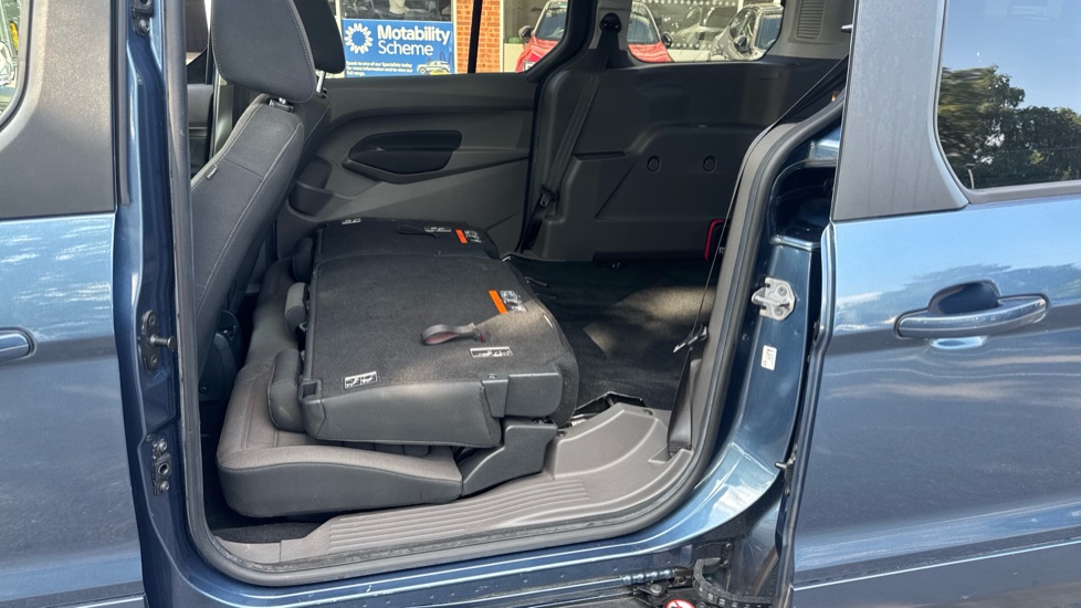 Ford Tourneo Connect 1.5 EcoBlue 120 Titanium 5dr Powershift Diesel Estate - Image 21