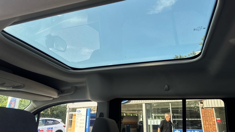 Ford Tourneo Connect 1.5 EcoBlue 120 Titanium 5dr Powershift Diesel Estate - Image 23