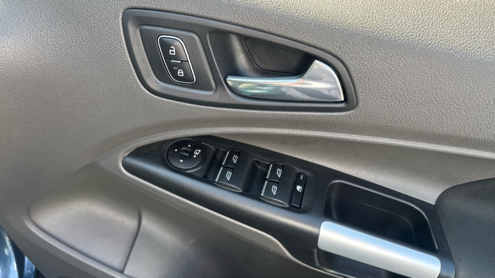 Ford Tourneo Connect 1.5 EcoBlue 120 Titanium 5dr Powershift Diesel Estate - Image 28