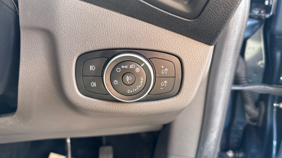 Ford Tourneo Connect 1.5 EcoBlue 120 Titanium 5dr Powershift Diesel Estate - Image 29