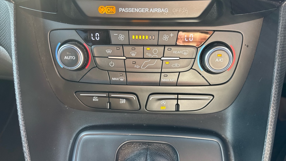 Ford Tourneo Connect 1.5 EcoBlue 120 Titanium 5dr Powershift Diesel Estate - Image 43