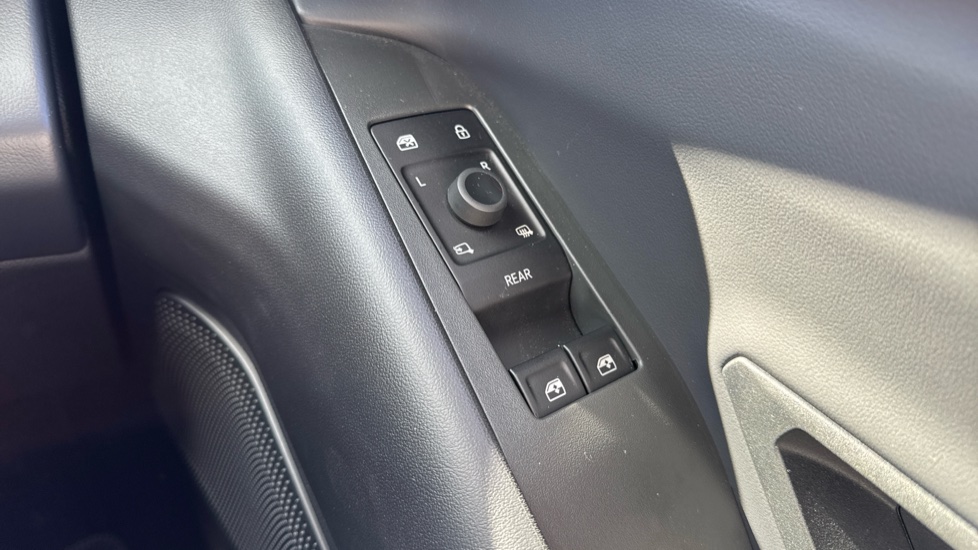 Ford Explorer 210kW Collection 79kWh 5dr Auto Electric Estate - Image 31