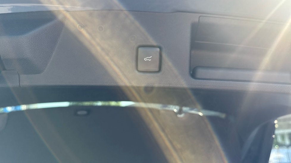 Ford Kuga 2.5 FHEV BlueCruise Edition 5dr CVT Hybrid Estate - Image 32