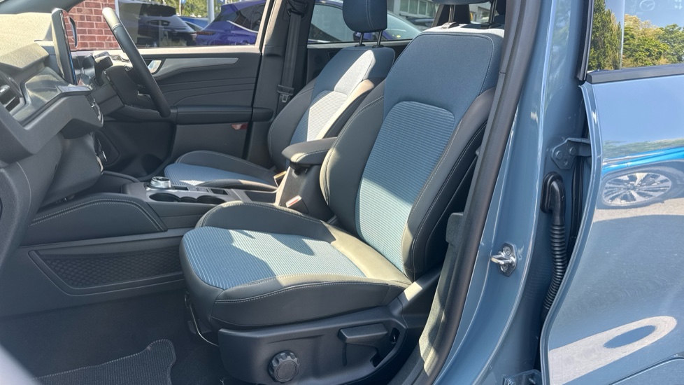 Ford Kuga 2.5 FHEV BlueCruise Edition 5dr CVT Hybrid Estate - Image 38