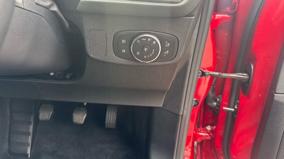 Ford Focus 1.0 EcoBoost Hybrid mHEV 155 Titanium 5dr Petrol Hatchback - Image 37