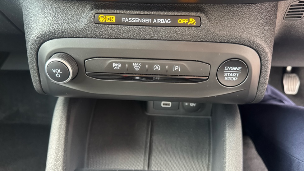 Ford Focus 1.0 EcoBoost Hybrid mHEV 155 Titanium 5dr Petrol Hatchback - Image 42