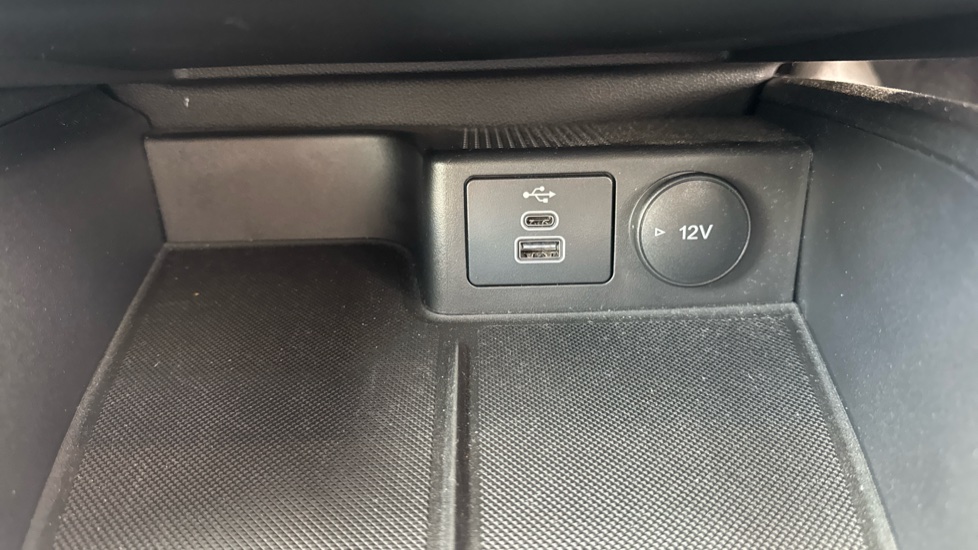 Ford Focus 1.0 EcoBoost Hybrid mHEV 155 Titanium 5dr Petrol Hatchback - Image 44