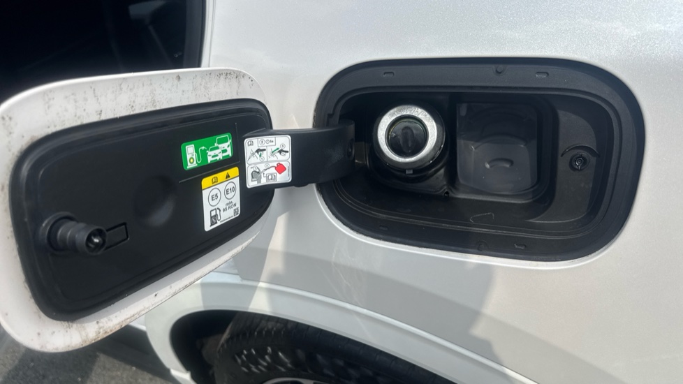 Ford Kuga 2.5 FHEV ST-Line X Edition 5dr CVT Hybrid Estate - Image 22