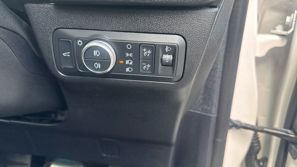 Ford Kuga 2.5 FHEV ST-Line X Edition 5dr CVT Hybrid Estate - Image 36