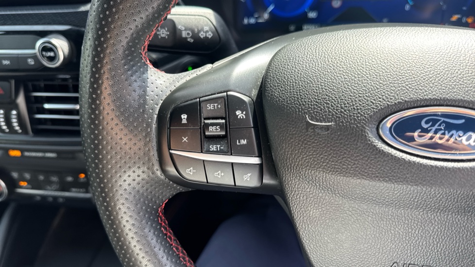 Ford Kuga 1.5 EcoBoost 150 ST-Line Edition 5dr Petrol Estate - Image 32