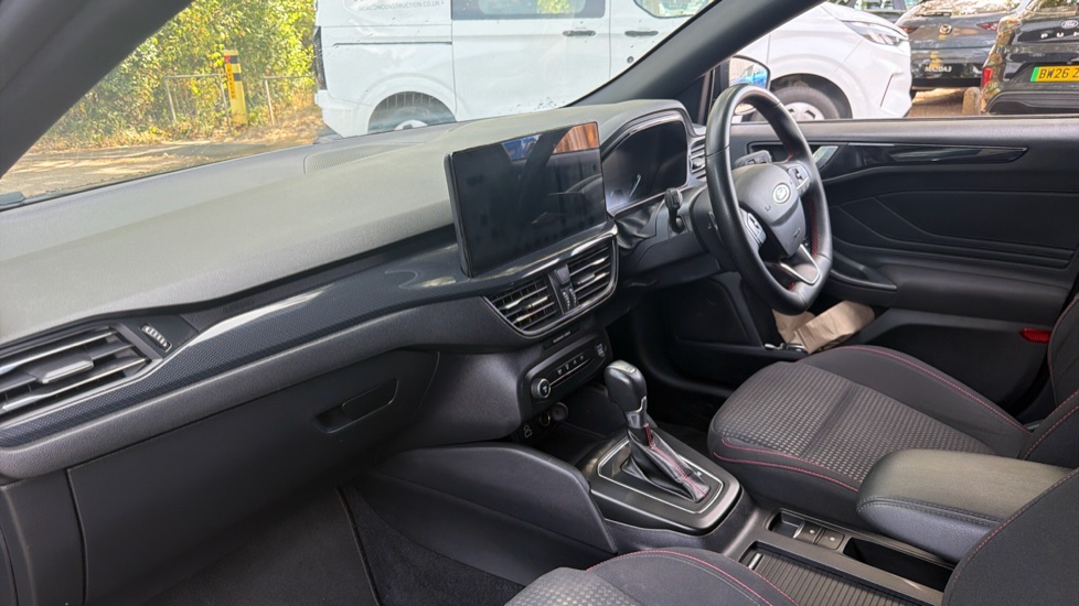 Ford Focus 1.0 EcoBoost Hybrid mHEV ST-Line 5dr Auto Petrol Hatchback - Image 9
