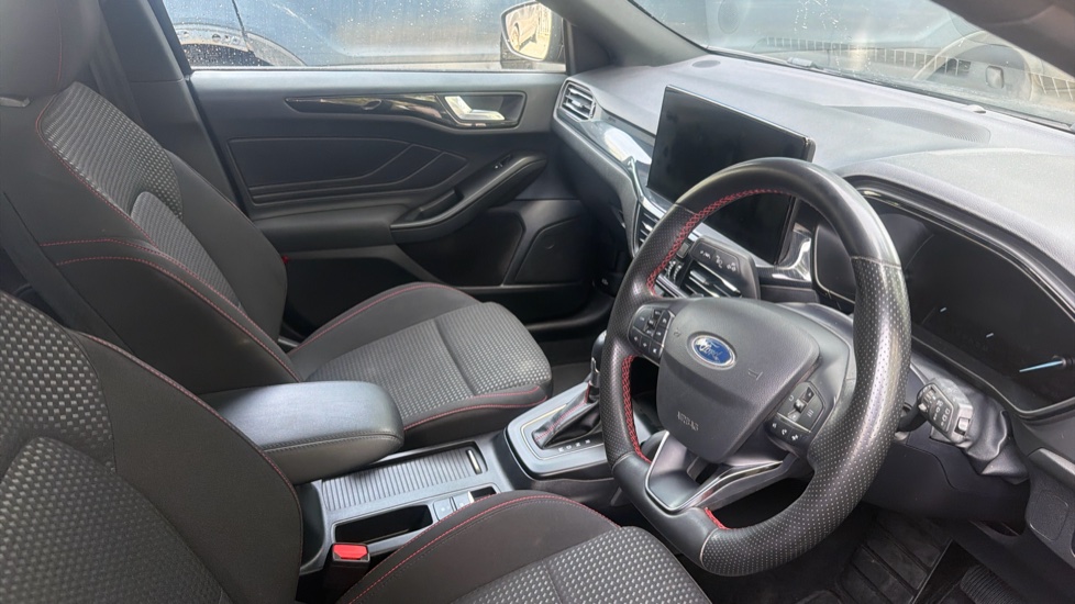 Ford Focus 1.0 EcoBoost Hybrid mHEV ST-Line 5dr Auto Petrol Hatchback - Image 11