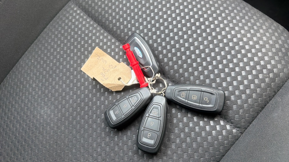 Ford Focus 1.0 EcoBoost Hybrid mHEV ST-Line 5dr Auto Petrol Hatchback - Image 20