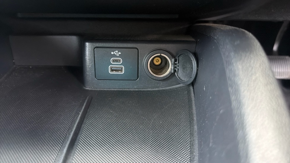 Ford Focus 1.0 EcoBoost Hybrid mHEV ST-Line 5dr Auto Petrol Hatchback - Image 38