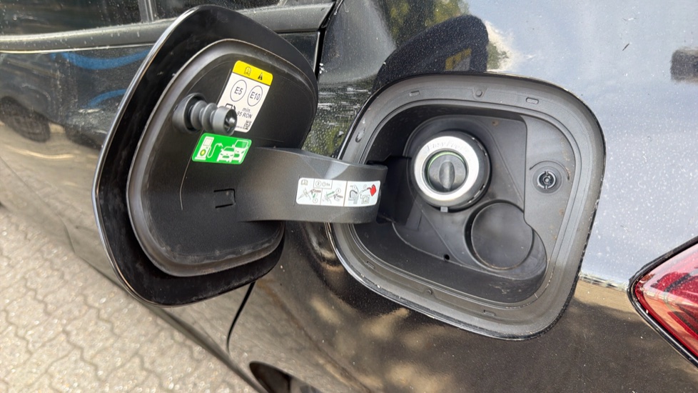 Ford Focus 1.0 EcoBoost Hybrid mHEV ST-Line 5dr Auto Petrol Hatchback - Image 45