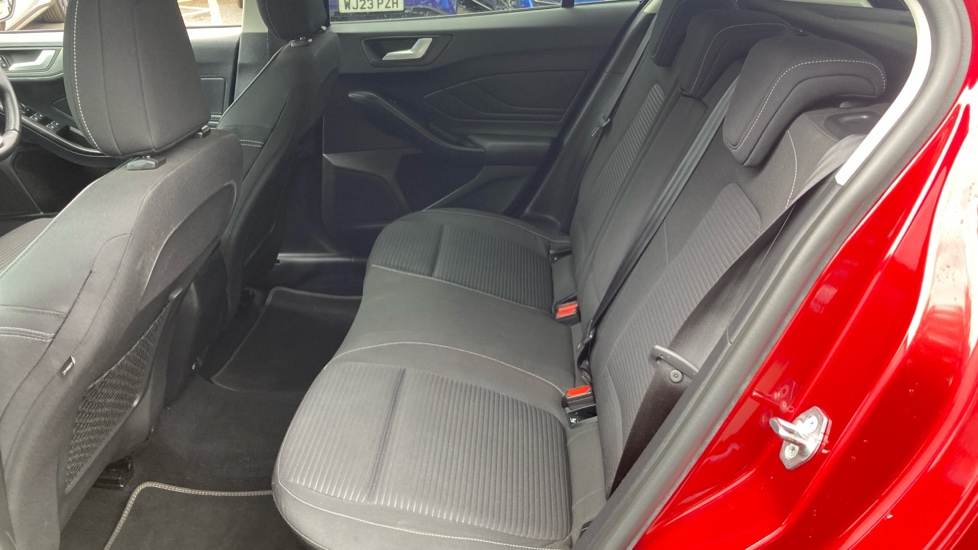 Ford Focus 1.0 EcoBoost 125 Titanium 5dr Petrol Hatchback - Image 16