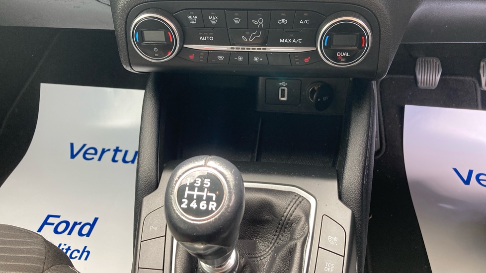 Ford Focus 1.0 EcoBoost 125 Titanium 5dr Petrol Hatchback - Image 31