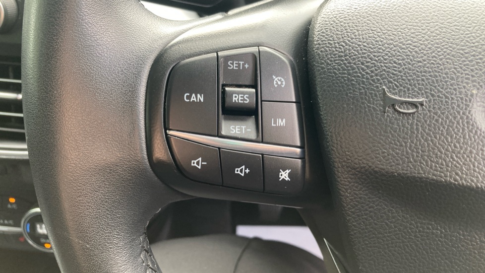 Ford Focus 1.0 EcoBoost 125 Titanium 5dr Petrol Hatchback - Image 33