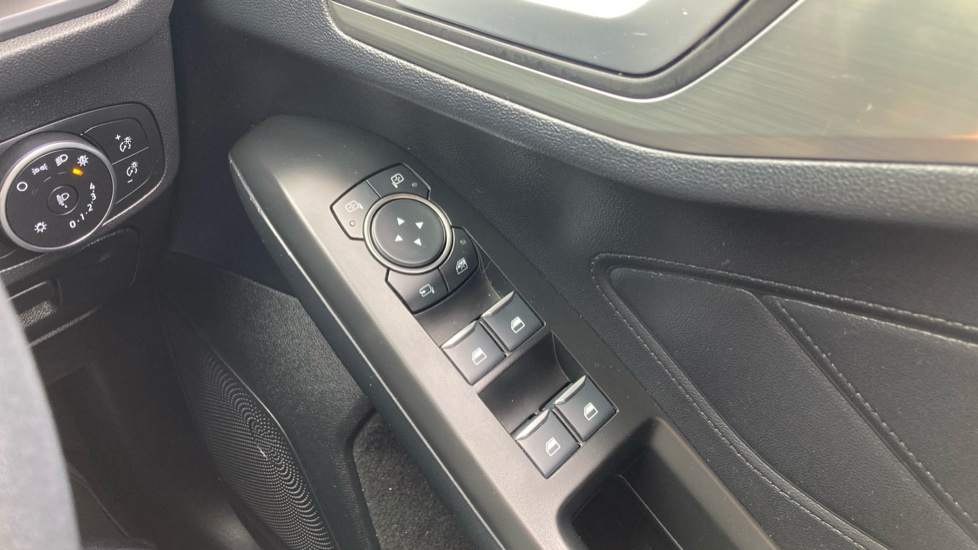 Ford Focus 1.0 EcoBoost 125 Titanium 5dr Petrol Hatchback - Image 38