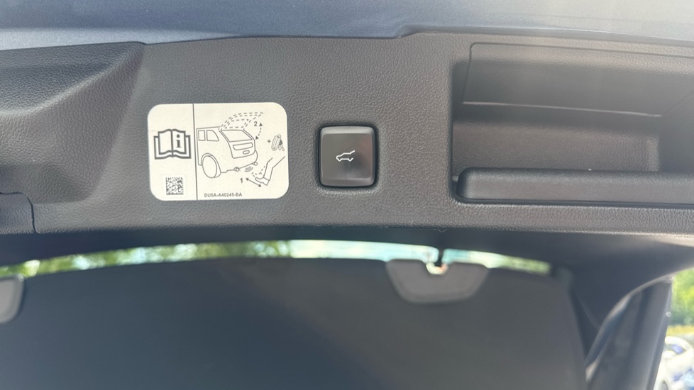Ford Kuga 2.5 PHEV ST-Line X 5dr CVT Estate - Image 32