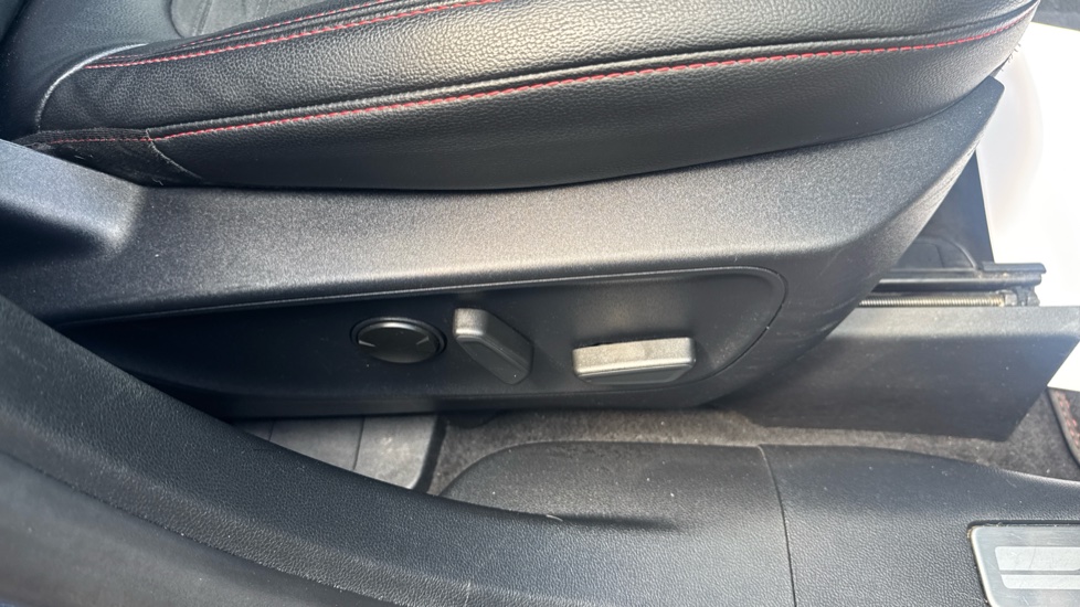 Ford Kuga 2.5 PHEV ST-Line X 5dr CVT Estate - Image 44