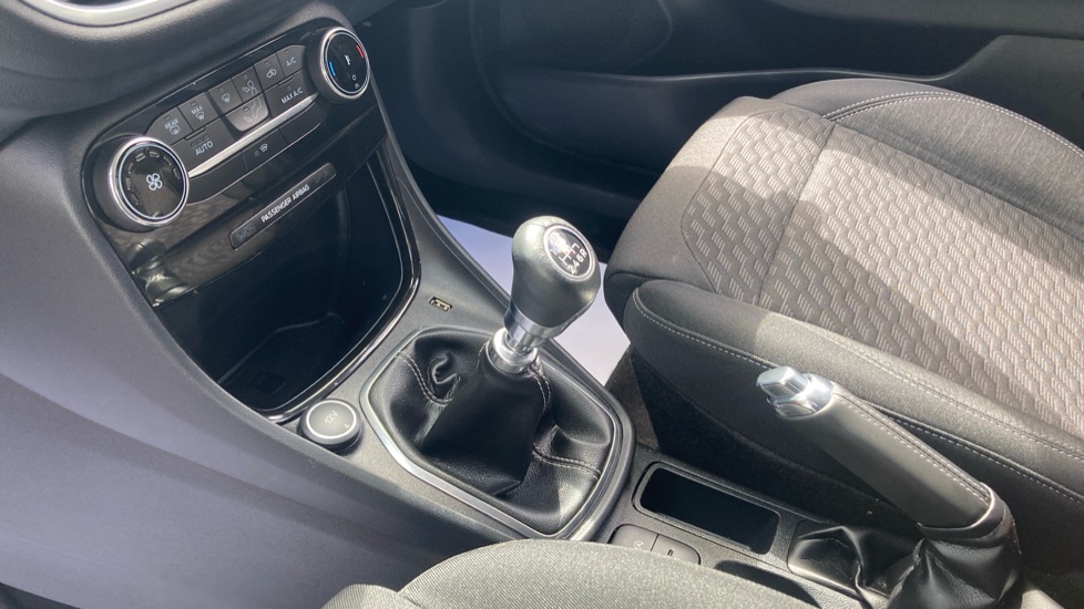 Ford Puma 1.0 EcoBoost Hybrid mHEV Titanium 5dr Petrol Hatchback - Image 13