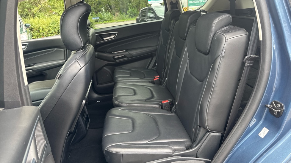 Ford S-MAX 2.5 FHEV 190 Titanium 5dr CVT Hybrid Estate - Image 16