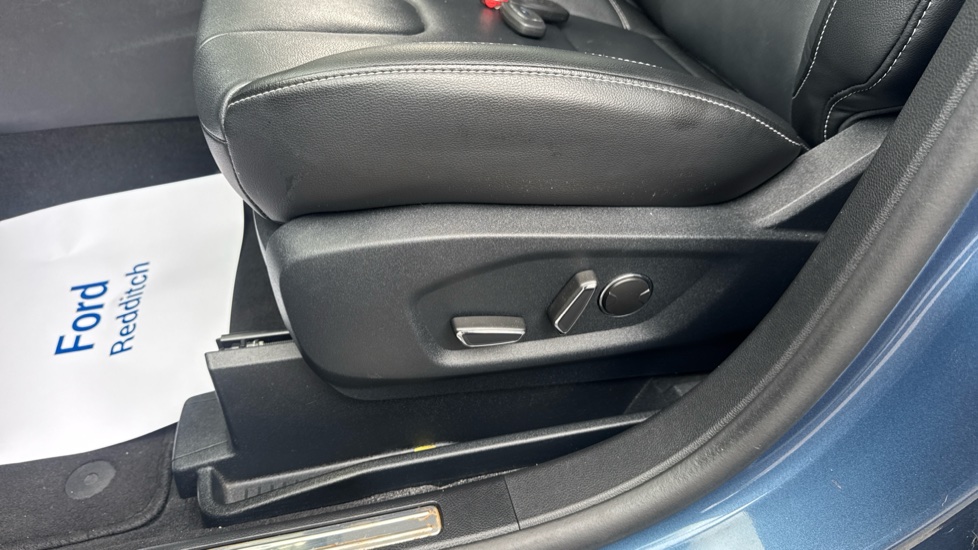 Ford S-MAX 2.5 FHEV 190 Titanium 5dr CVT Hybrid Estate - Image 21