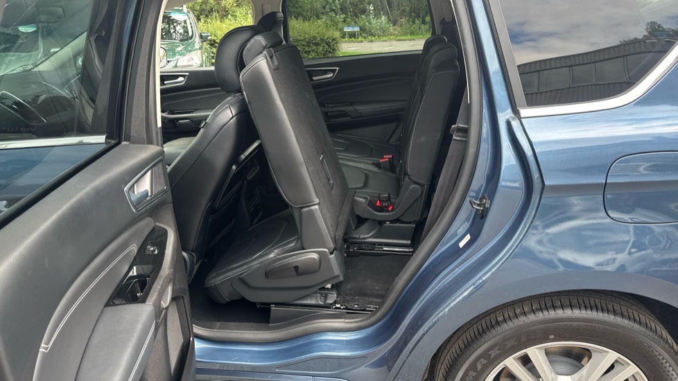 Ford S-MAX 2.5 FHEV 190 Titanium 5dr CVT Hybrid Estate - Image 23