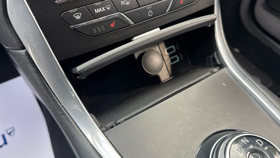 Ford S-MAX 2.5 FHEV 190 Titanium 5dr CVT Hybrid Estate - Image 30