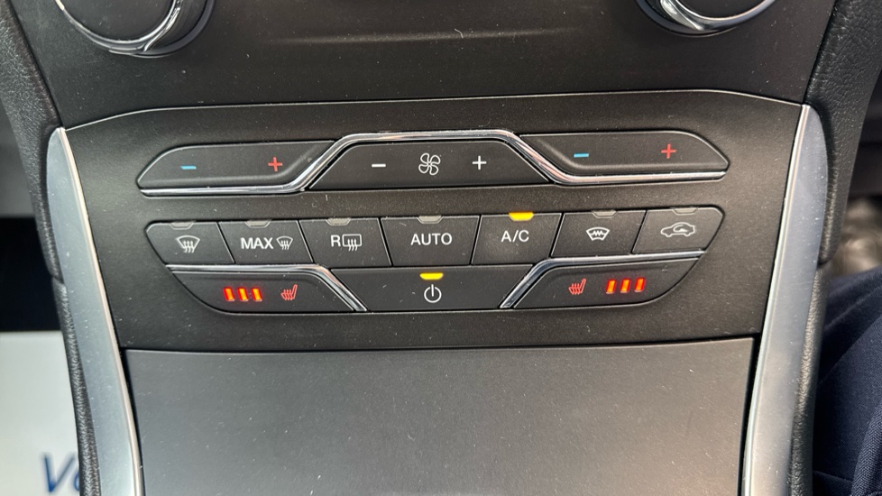 Ford S-MAX 2.5 FHEV 190 Titanium 5dr CVT Hybrid Estate - Image 33