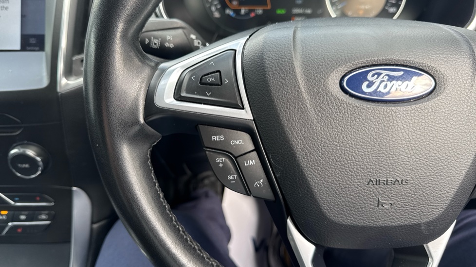 Ford S-MAX 2.5 FHEV 190 Titanium 5dr CVT Hybrid Estate - Image 36