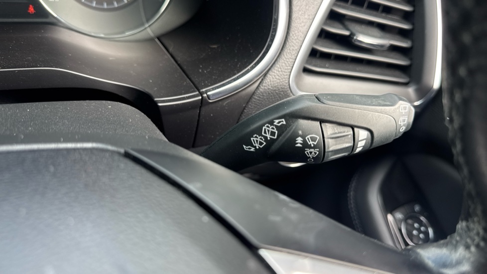 Ford S-MAX 2.5 FHEV 190 Titanium 5dr CVT Hybrid Estate - Image 38