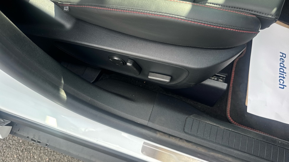 Ford Kuga 2.5 PHEV ST-Line X 5dr CVT Estate - Image 21