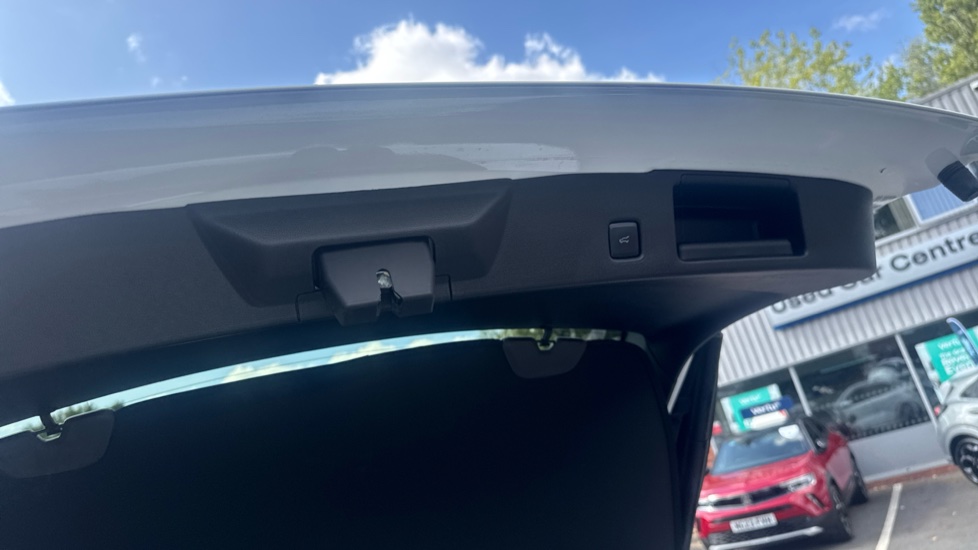 Ford Kuga 2.5 PHEV ST-Line X 5dr CVT Estate - Image 26