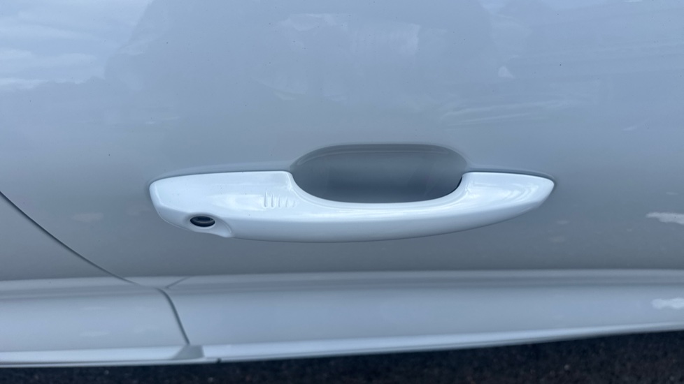 Ford Kuga 2.5 PHEV ST-Line X 5dr CVT Estate - Image 31
