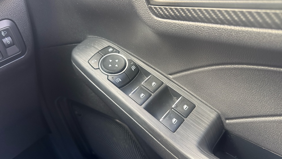 Ford Kuga 2.5 PHEV ST-Line X 5dr CVT Estate - Image 39