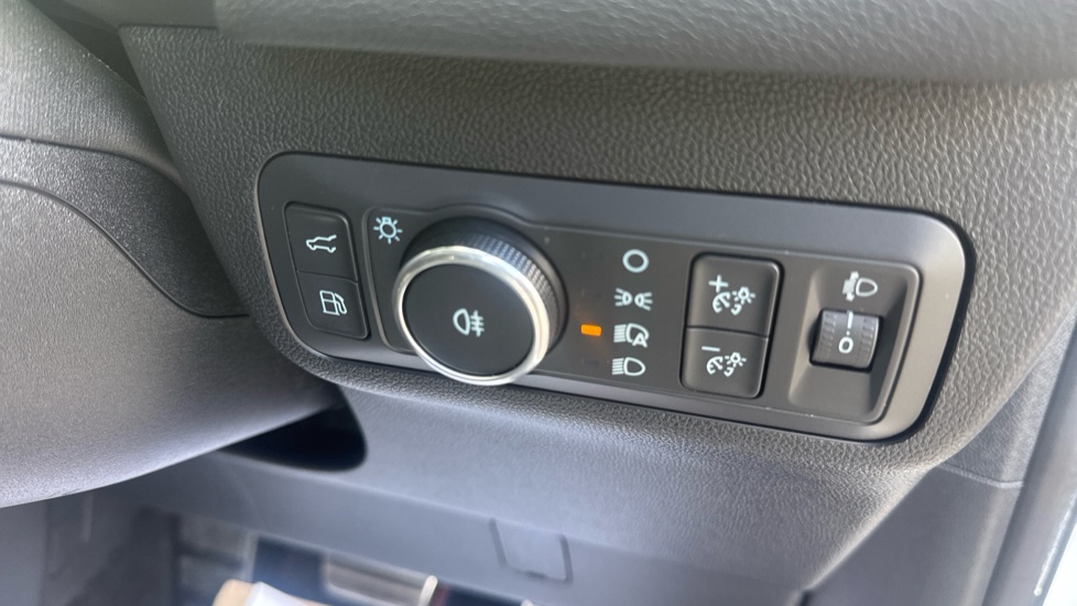 Ford Kuga 2.5 PHEV ST-Line X 5dr CVT Estate - Image 42