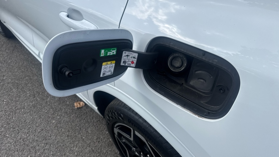 Ford Kuga 2.5 PHEV ST-Line X 5dr CVT Estate - Image 43