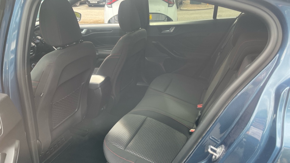 Ford Focus 1.0 EcoBoost Hybrid mHEV 125 ST-Line Edition 5dr Petrol Hatchback - Image 16