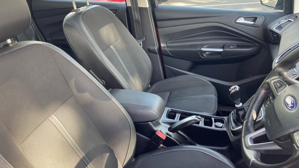 Ford C-MAX 1.0 EcoBoost 125 Titanium X 5dr Petrol Estate - Image 32