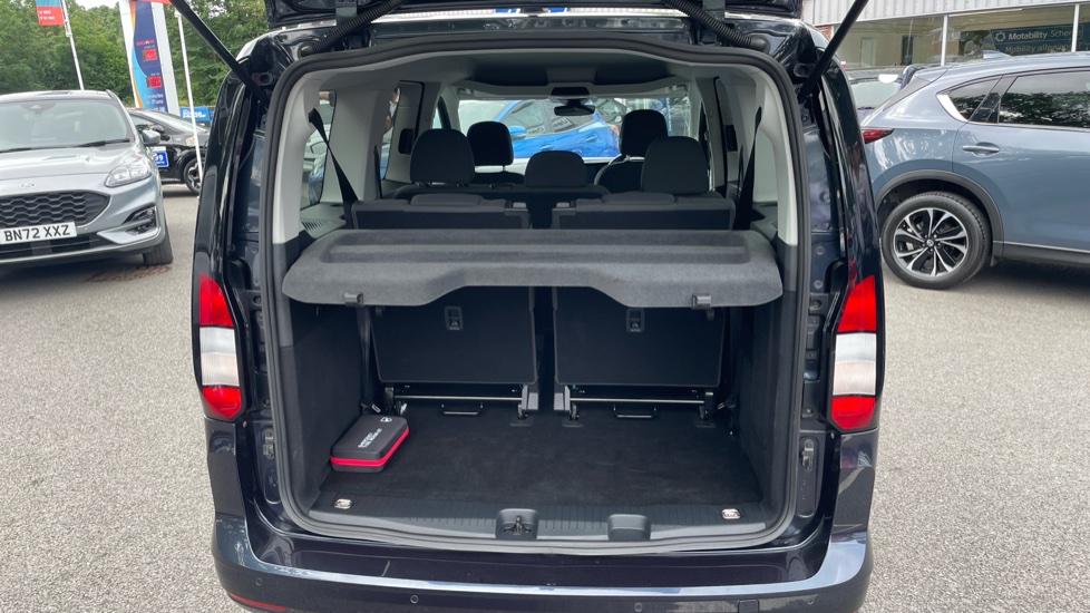 Ford Tourneo Connect 2.0 EcoBlue Titanium 5dr [7 seat] Diesel Estate - Image 4