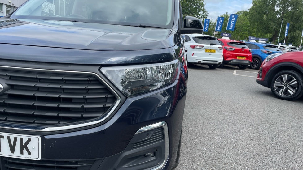 Ford Tourneo Connect 2.0 EcoBlue Titanium 5dr [7 seat] Diesel Estate - Image 21
