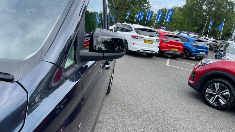 Ford Tourneo Connect 2.0 EcoBlue Titanium 5dr [7 seat] Diesel Estate - Image 24