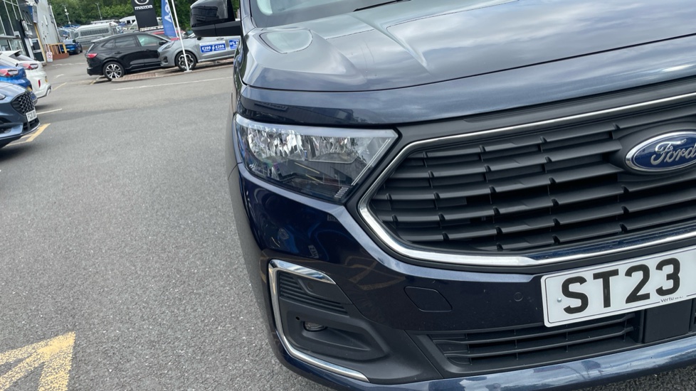 Ford Tourneo Connect 2.0 EcoBlue Titanium 5dr [7 seat] Diesel Estate - Image 26