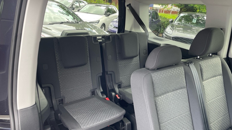 Ford Tourneo Connect 2.0 EcoBlue Titanium 5dr [7 seat] Diesel Estate - Image 30