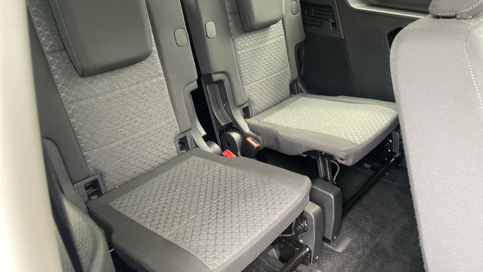 Ford Tourneo Connect 2.0 EcoBlue Titanium 5dr [7 seat] Diesel Estate - Image 31